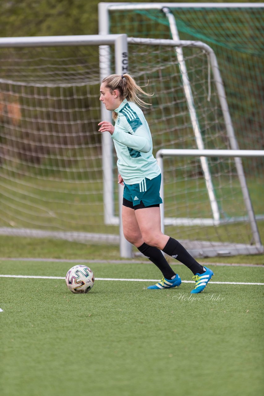 Bild 124 - Co-Trainerin der Frauen Nationalmannschaft Britta Carlson in Wahlstedt